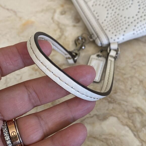 NWOT Coach White Laser Cut Leather Wristlet Wallet C-Monogram - Picture 10 of 12